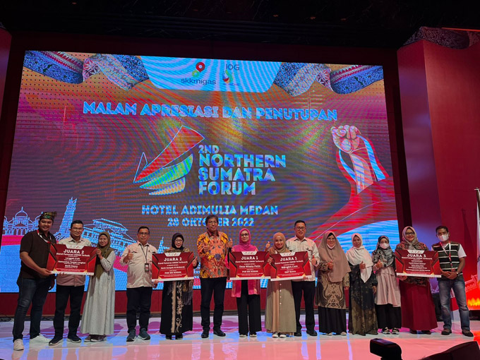 Para pelaku UMKM foto bersama usai menerima apresiasi pada kegiatan 2nd Northen Sumatera Forum (NSF) di Hotel Adimulia Medan, Jumat (28/10/2022).